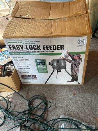 Easy lock feeder 1