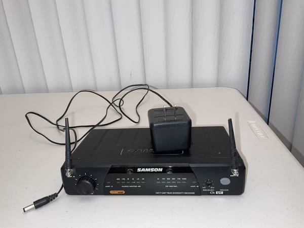 Samson CR77 UHF wireless microphone receiver plus accessories 1