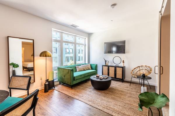 $2,500 / 1br - 677ft2 - 9’ or higher ceilings throughout, Wood-like blinds (oakland downtown)63847025870083120