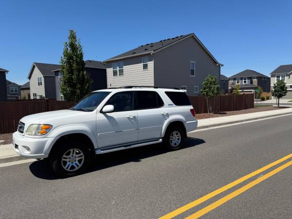 Sequoia Toyota 2003 - $8,700 (Puyallup)63623096804737121