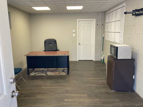 $2,500 / 1050ft2 - WORCESTER-GOLD STAR BLVD  BUSINESS ZONED-FULL RETAIL (GOLD STAR BLVD)63825124045315123