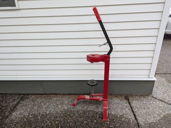 CORKING MACHINE 1