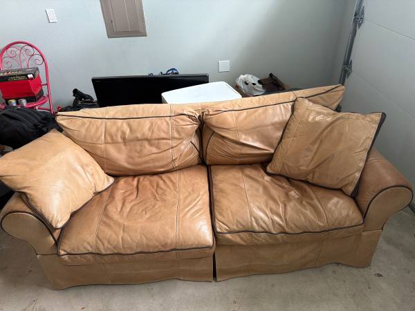 Free Leather couch 1