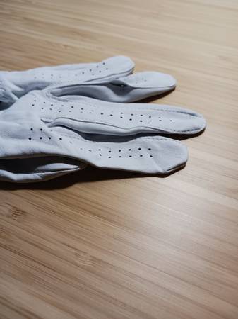 Nuevo guante de golf Kirkland: mano izquierda, talla mediana - $5 (Olympia)63439334216065123
