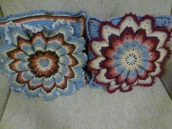 pair of decorative accent pillows 1
