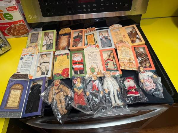 Vintage Hallmark Heritage Collectible Cloth Dolls Lot - Historical Fig 1