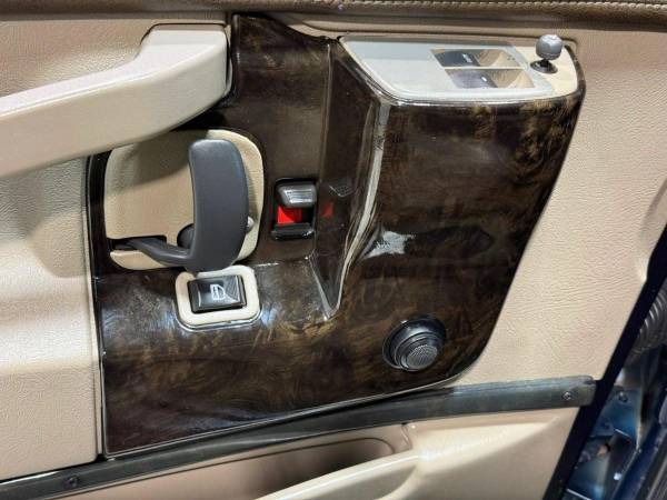 2017 Chevrolet Express - Photo 11