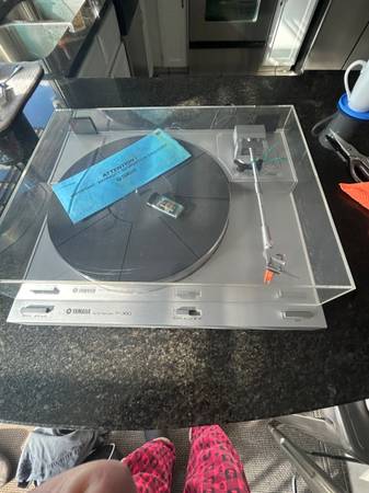 Yamaha P-350 turntable 1