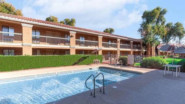 Pet Friendly, 2BD 2BA, Located in Phoenix 1