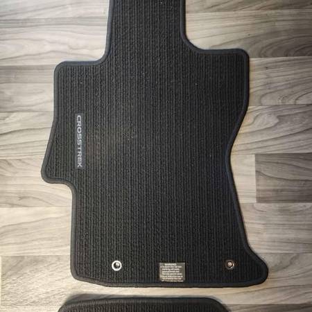 SUBARU CROSSTREK ALFOMBRAS ORIGINALES (juego de 4) - $25 (Galt)63471435458179121