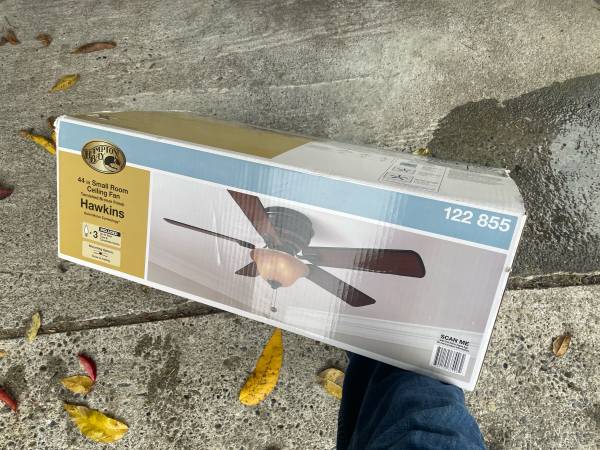 Ceiling fan - Hampton Bay - new in box 1