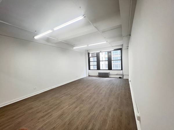 $2,100 / 600ft2 - Are you looking for a new home for your business? Look no further!☦☪☮ (Midtown)63886655704577120