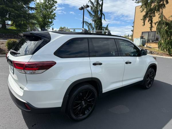 2019 Toyota Highlander SE AWD Nightshade Edition New Tires & Brakes - $29,995 (Bellevue (Local Owner))63623125297537123