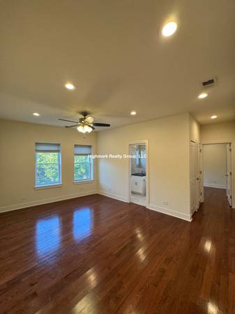 $2,100 / 2br - 🍃🌊🥗Breezes & Brick 2BD✨In-Unit Laundry • Central Air🍃🌊🥗 (Chicago)63959876260739120