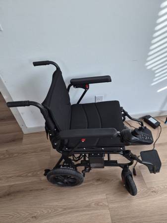Almost new powered wheelchair 1
