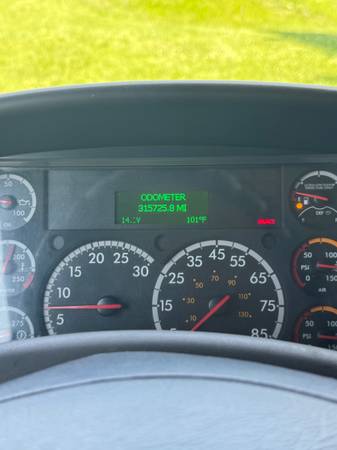 2018 Freightliner M2 106 21 - Photo 6