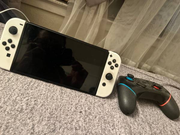 Nintendo Switch OLED 1