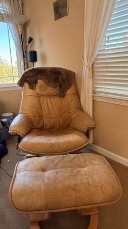 Recliner Chair with Ottoman, Leather with Wood 1
