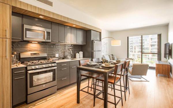 $3,318 / 2br - 1197ft2 - Sleek Kitchen Design, Walking Distance To Dog Parks (Pearl/NW Portland/Downtown/Portland)63956926118019121