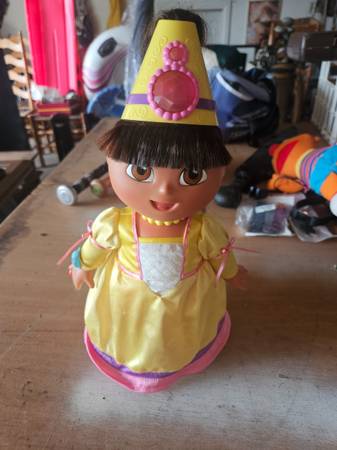 Vintage Dora the Explorer Princess with growing hair 1