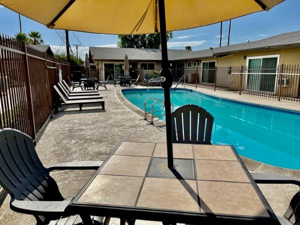 $1,695 / 2br - Palm Springs Courtyard – Remodeled 2 Bedroom with Pool (palm springs, cathedral city)63668371025411122