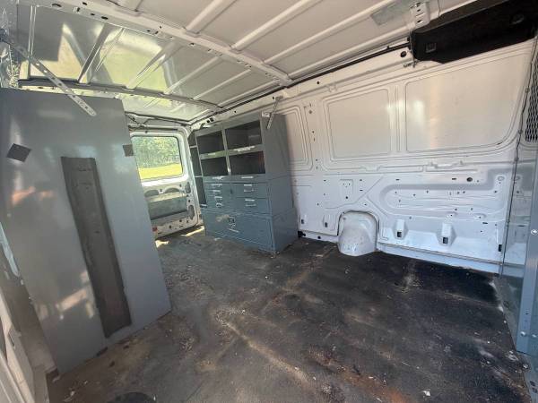 2012 Ford E-350 Van - Photo 13