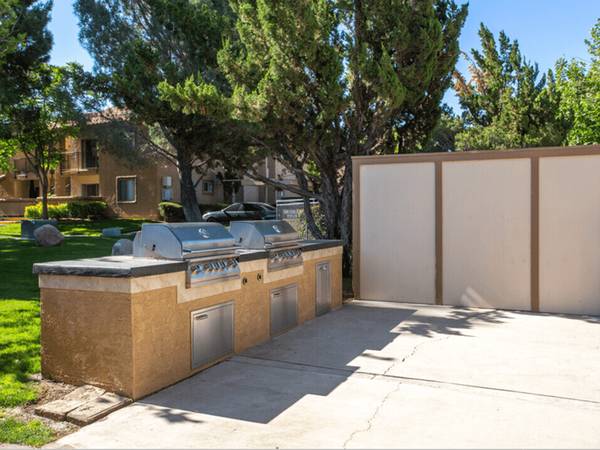 $1,915 / 2br - 844ft2 - en Lancaster CA, Armarios Grandes, 2H 1BA, Centro de Ejercicio (43230 Gadsden Avenue, Lancaster, CA)63700977570177121