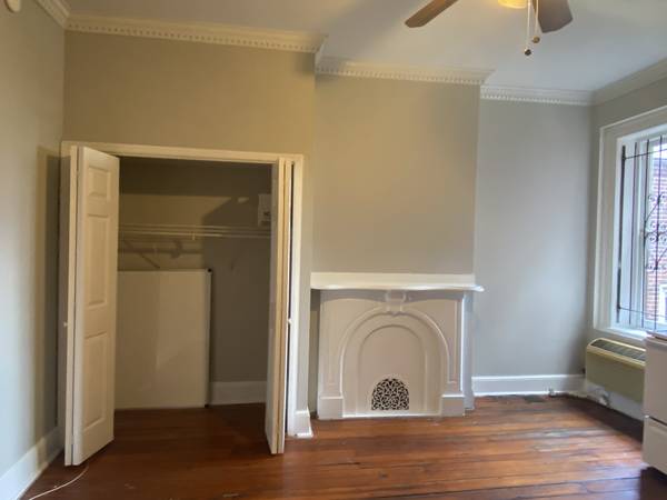 $1,095 Estudio acogedor disponible desde septiembre/octubre en 2209 Walnut Street (Rittenhouse Square)63666799920003121