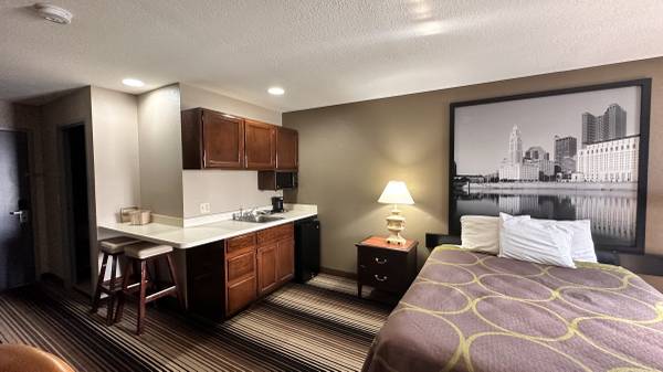 $385 / 1br - $385/Semana – Estudio amueblado con desayuno caliente gratis + WiFi + TV por cable! (Harrison)63974469213571124