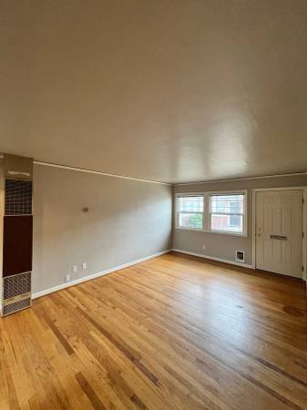 $1,395 / 1br - Amplio / Cercano apartamento de 1 habitación en Alberta! Pisos de madera dura y admitimos mascotas! (Portland)63831251273857123