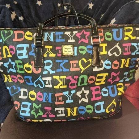Bolso de mano Dooney and Bourke, grande como nuevo - $130 (Little Elm, Tx)63471251600131120