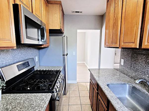 $990 / 1br - Jr. 1-Bedroom in Hayward with Private Garage and Washer/Dryer (hayward / castro valley)64000753388803120