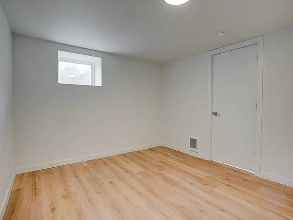 $1,455 / 3br - 900ft2 - !!!Unidad de sótano nueva de 3 habitaciones/2 baños!!! (2581 9th Ave W #B, Seattle, WA)63688586925955123