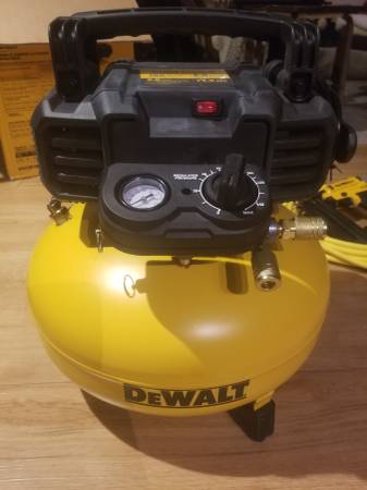 Dewalt kit 3 in 1    Air Compressor, nail gun, air hose. 1