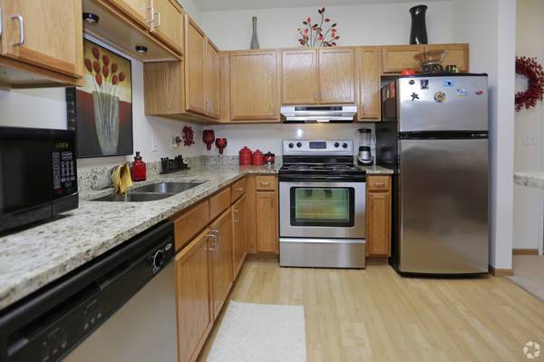 $1,654 / 1br - 894ft2 - Mantenimiento en el lugar, Sala familiar, Bañera/Ducha (7260 Guider Drive, Woodbury, MN)63868702527233124