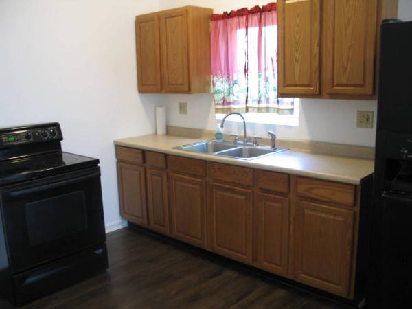 VERY NICE 2-BEDROOM w/ALL APPLIANCES AND CENTRAL AIR 1