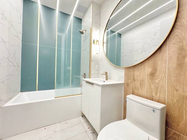 $4,170 / 3br - SUNNY THREE BEDROOM, 2 FULL BATHROOMS AND OUTDOOR SPACE! ELEVATOR! (Bushwick)63912045412354123