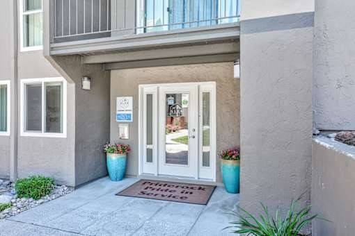 $1,205 / 450ft2 - Spacious Closets, BBQ/Picnic Area, Rent Plus (3285 Clover Way, Reno, NV)63682273276291122