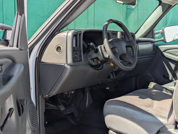 2005 GMC Sierra 2500HD - Photo 11