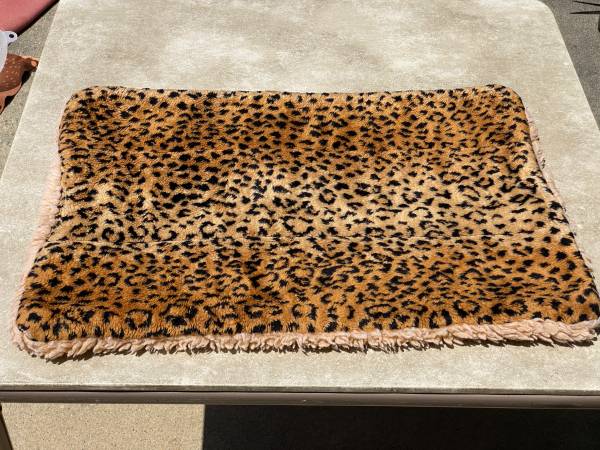 🐶 Small dog bed pad, double sided, fuzzy 1