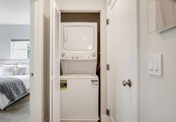 $3,095 / 2br - Stainless Steel Appliances & Central Heat & AC! - Larkfield 2 Bed (Larkfield / Santa Rosa)63826176871297123