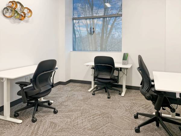 $349 Oficina Amueblada Moderna en Rancho Cordova. ¡Alquiler Gratis hasta el 9/30! (Rancho Cordova)63790812214019120