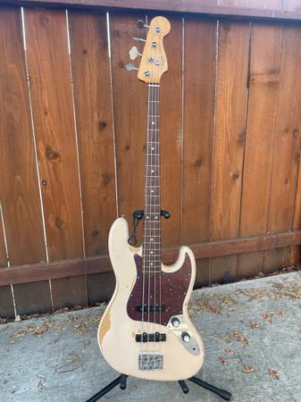 Fender Flea Jazz Bass 1
