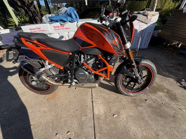 2017 KTM 690 Duke 1