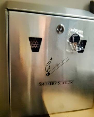 New Smoker's Station Wall Mounted Ashtray 1