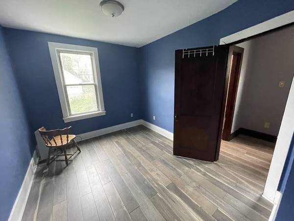 $1,250 / 2br - Charming 2 Bed 1 Bath House w/yard, parking, shed, laundry and more!63664544123011123