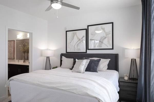 Well-Maintained 2 Bedroom, 2 Bathroom Apartment for Rent in Downtown B 1