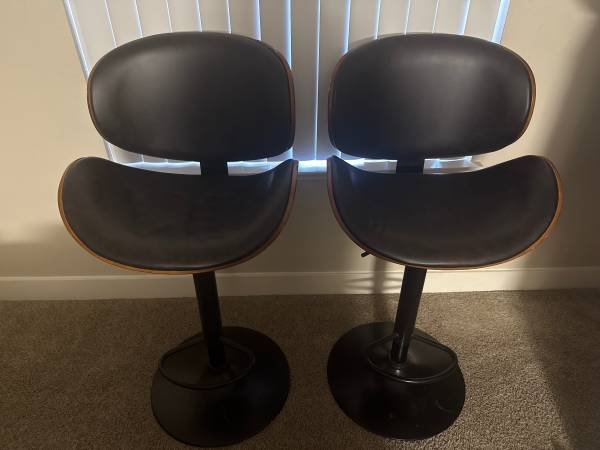 Ashley Breakfast barstools 1