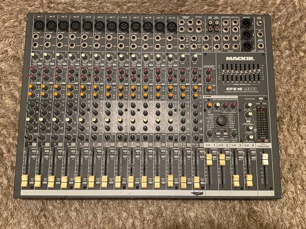Mackie CFX16 MKII 16-Channel Mixer With Effects 1