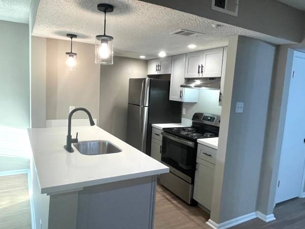 $1,387 / 1br - 721ft2 - 🔥Sleek & Sophisticated🔥 (Metairie) (Metairie)63792268608131121